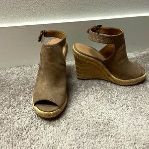 NEW open toed tan wedge
